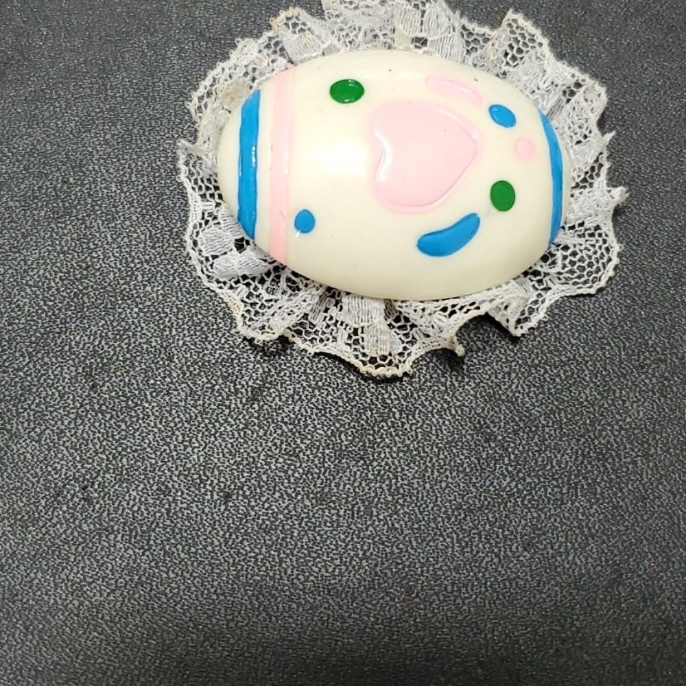 Frilly Easter Egg Brooch - image 5